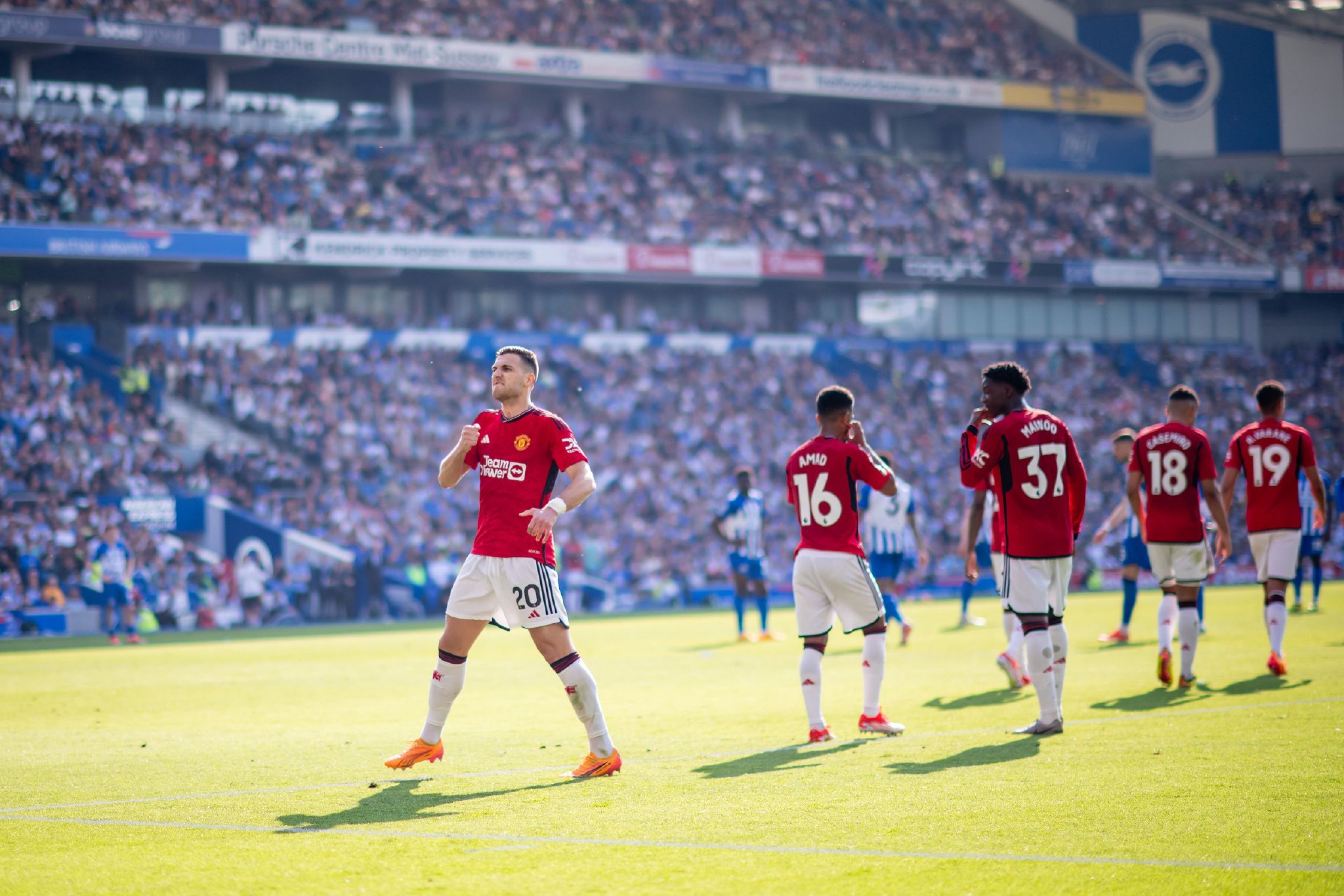 他感受到肩 他感受到肩